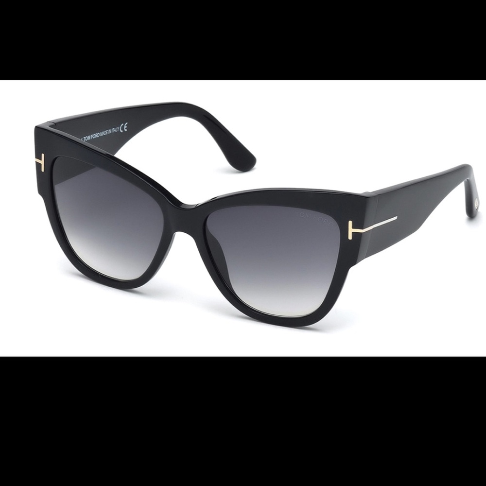 Tom Ford Black Anoushka Sunglasses with Case and Box Beautiful Condition